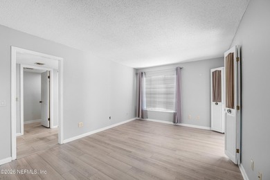 **RENOVATED**FIRST FLOOR**GREAT LOCATION** This charming - photo 20