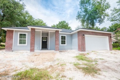Silver Lake - Bradford County Home For Sale in Keystone Heights Florida