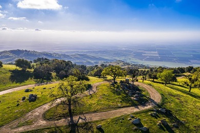 Located near Bear Valley Springs, the Black Oaks Ranch is a - photo 22
