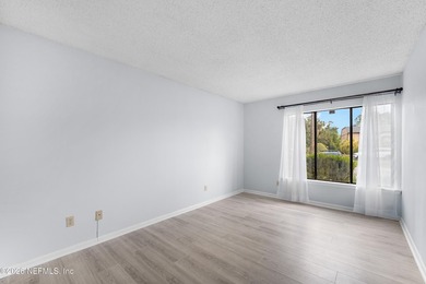**RENOVATED**FIRST FLOOR**GREAT LOCATION** This charming - photo 26