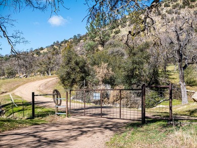 Located near Bear Valley Springs, the Black Oaks Ranch is a - photo 28