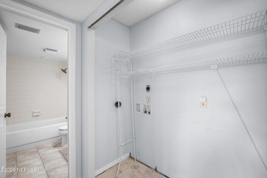 **RENOVATED**FIRST FLOOR**GREAT LOCATION** This charming - photo 31