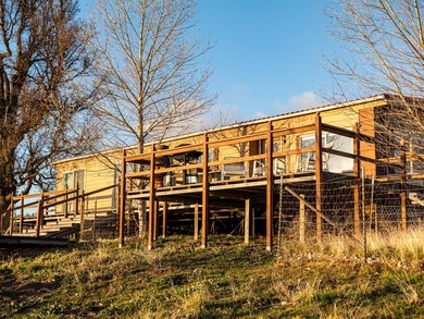 Located near Bear Valley Springs, the Black Oaks Ranch is a - photo 35