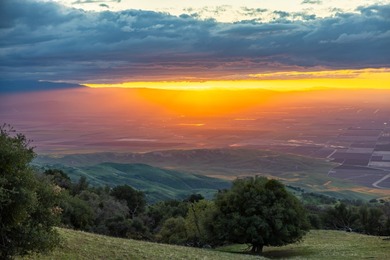 Located near Bear Valley Springs, the Black Oaks Ranch is a - photo 41