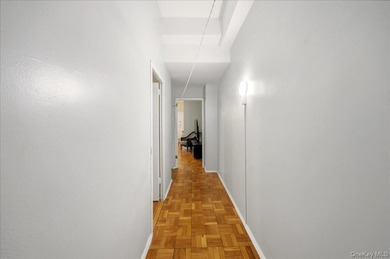 Beautiful 2-Bedroom Condo with Private Terrace Entrance in - photo 4