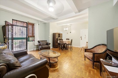 Beautiful 2-Bedroom Condo with Private Terrace Entrance in - photo 7