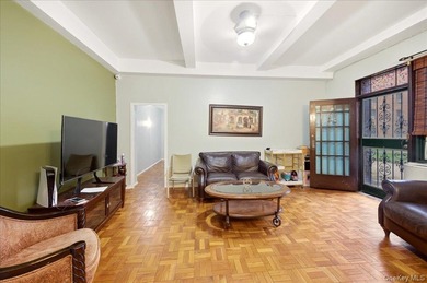 Beautiful 2-Bedroom Condo with Private Terrace Entrance in - photo 9