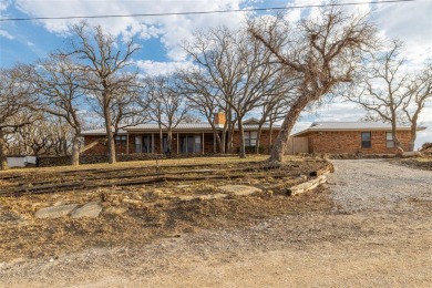 Lake Nocona Home For Sale in Nocona Texas