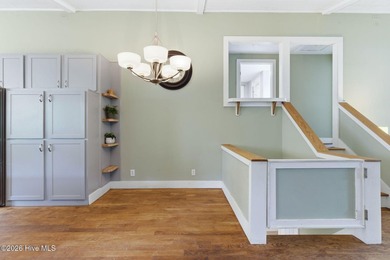 This beautifully renovated home with a split-bedroom floorplan - photo 9