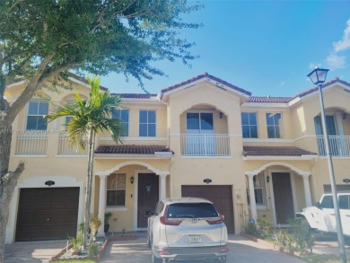 Lake Townhome/Townhouse Sale Pending in Miami, Florida