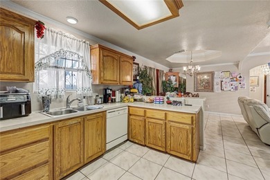 Welcome to this well-maintained and versatile property featuring - photo 5