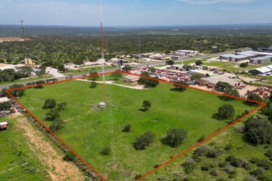 This multi-use commercial property on US Hwy 281 offers