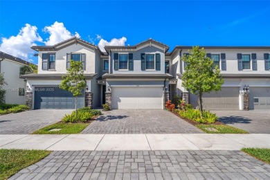 Lake Townhome/Townhouse For Sale in Oakland Park, Florida