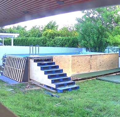 Recently completely remodeled 3 bedrooms 2 bathroom 1 car garage - photo 11