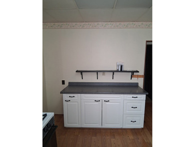 Step into a spacious 3 bedroom / 1 bathroom home that is ready - photo 8
