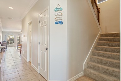 Experience life on the water in this fully furnished 3-bedroom - photo 4