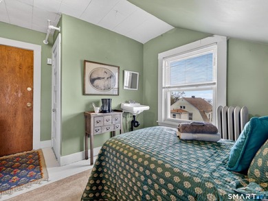 Located in the heart of New London's historic seaside district - photo 14