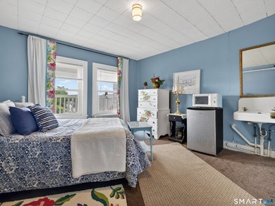 Located in the heart of New London's historic seaside district - photo 15