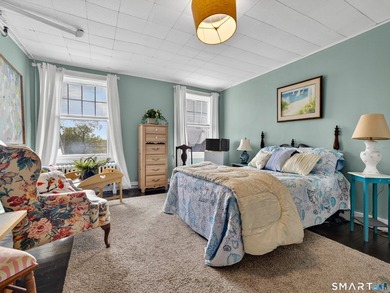 Located in the heart of New London's historic seaside district - photo 17