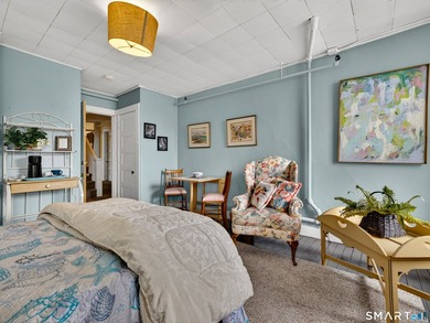 Located in the heart of New London's historic seaside district - photo 18