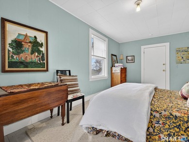 Located in the heart of New London's historic seaside district - photo 23