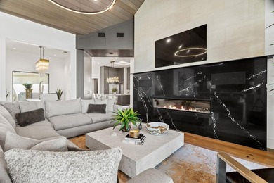Modern Waterfront Luxury in the Heart of Horseshoe Bay - photo 6