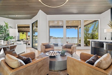 Modern Waterfront Luxury in the Heart of Horseshoe Bay - photo 8