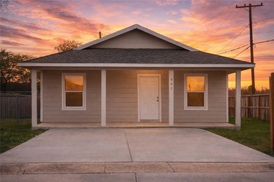 Step into this beautifully designed, recently built 3-bedroom - photo 1