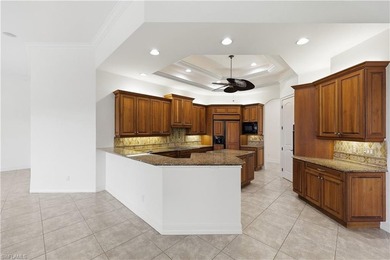 4 Bedrooms + Den - Southern Exposure - New Roof - Freshly - photo 27