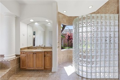 4 Bedrooms + Den - Southern Exposure - New Roof - Freshly - photo 41