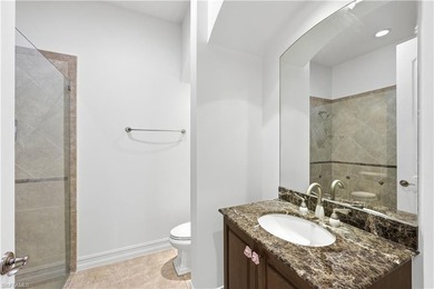 4 Bedrooms + Den - Southern Exposure - New Roof - Freshly - photo 46