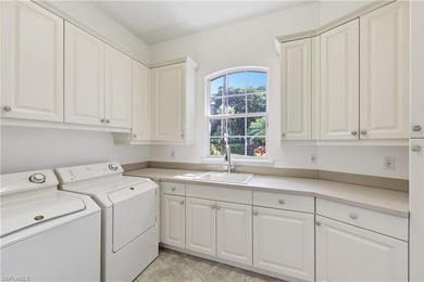4 Bedrooms + Den - Southern Exposure - New Roof - Freshly - photo 50