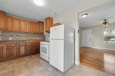 Welcome to 1705 Sycamore in Corpus Christi-a charming and - photo 9