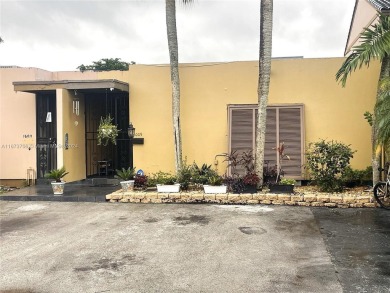 (private lake, pond, creek) Townhome/Townhouse For Sale in Miami Lakes Florida