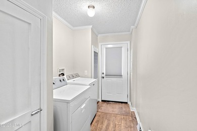 Welcome to your own private retreat just minutes from the charm - photo 24