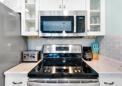 Located in the heart of Baytowne Wharf, this turnkey 5th-floor - photo 13