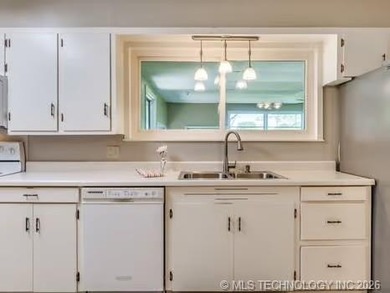 1 Mile from Belle Starr Marina! This 3-bedroom, 2-bath home - photo 15