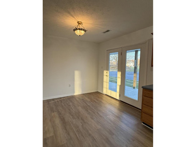 NEW PRICE!! CHECK THIS OUT...Discover effortless lake-area - photo 17