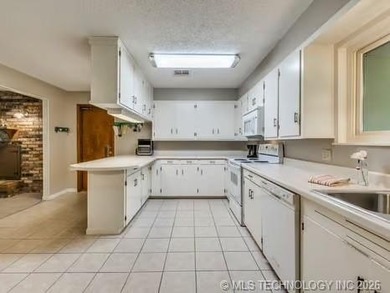 1 Mile from Belle Starr Marina! This 3-bedroom, 2-bath home - photo 18