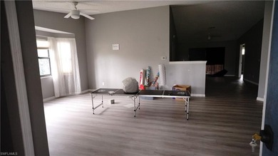 Super spacious condo in Island Park Village perfecly tucked on a - photo 2