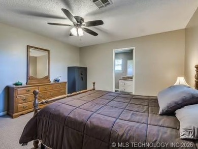 1 Mile from Belle Starr Marina! This 3-bedroom, 2-bath home - photo 33