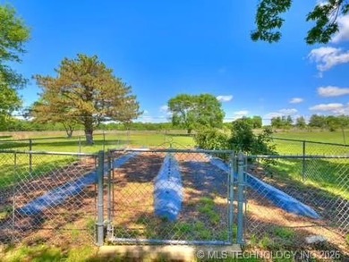 1 Mile from Belle Starr Marina! This 3-bedroom, 2-bath home - photo 58