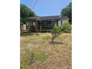 Fantastic find.....Great location, cute 2 bedroom/ large living - photo 15