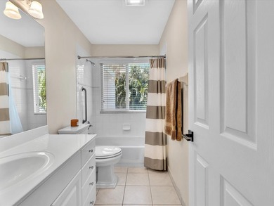Beautifully updated 5-bedroom, 3-bath, 3-car garage home with - photo 23