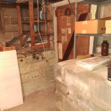 LEGAL EXPANDED RANCH WITH AN ASSESSORY APARTMENT WITH PRIVATE - photo 18
