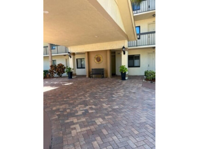 (private lake, pond, creek) Condo For Sale in Jupiter Florida