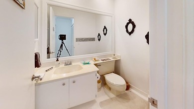 Spacious 2-bedroom, 2.5-bath corner unit located in a desirable - photo 11