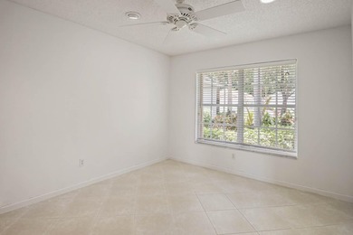 Real little gem in Valencia Isles! Move in condition with - photo 13