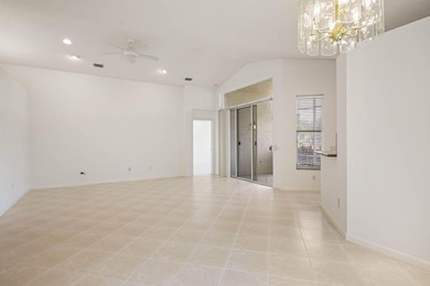 Real little gem in Valencia Isles! Move in condition with - photo 14