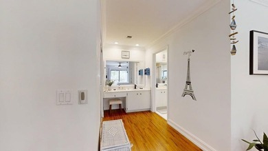 Spacious 2-bedroom, 2.5-bath corner unit located in a desirable - photo 17